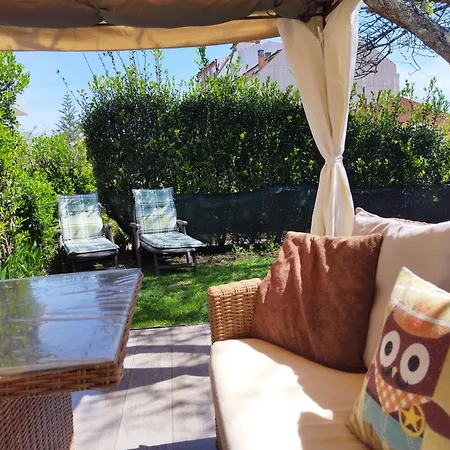 Jardin, Terraza Y Barbacoa או גרובה