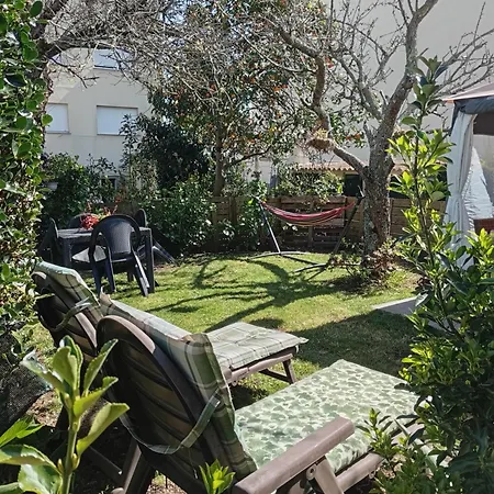 Jardin, Terraza Y Barbacoa או גרובה