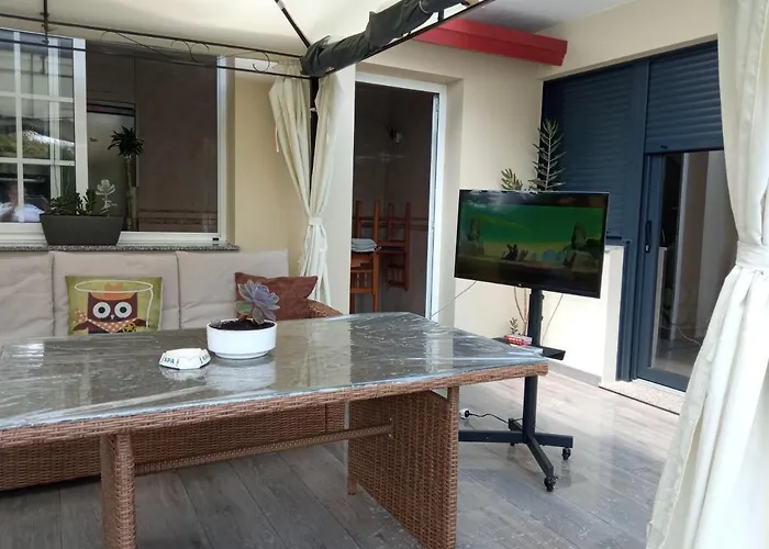 Jardin, Terraza Y Barbacoa * 格罗韦