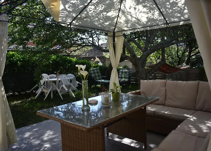 Jardin, Terraza Y Barbacoa * 格罗韦